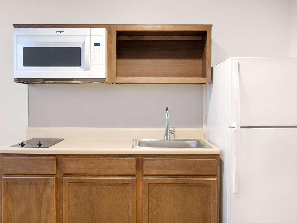 Extended Stay America Select Suites - Charlotte - Northlake 샬럿 객실 사진
