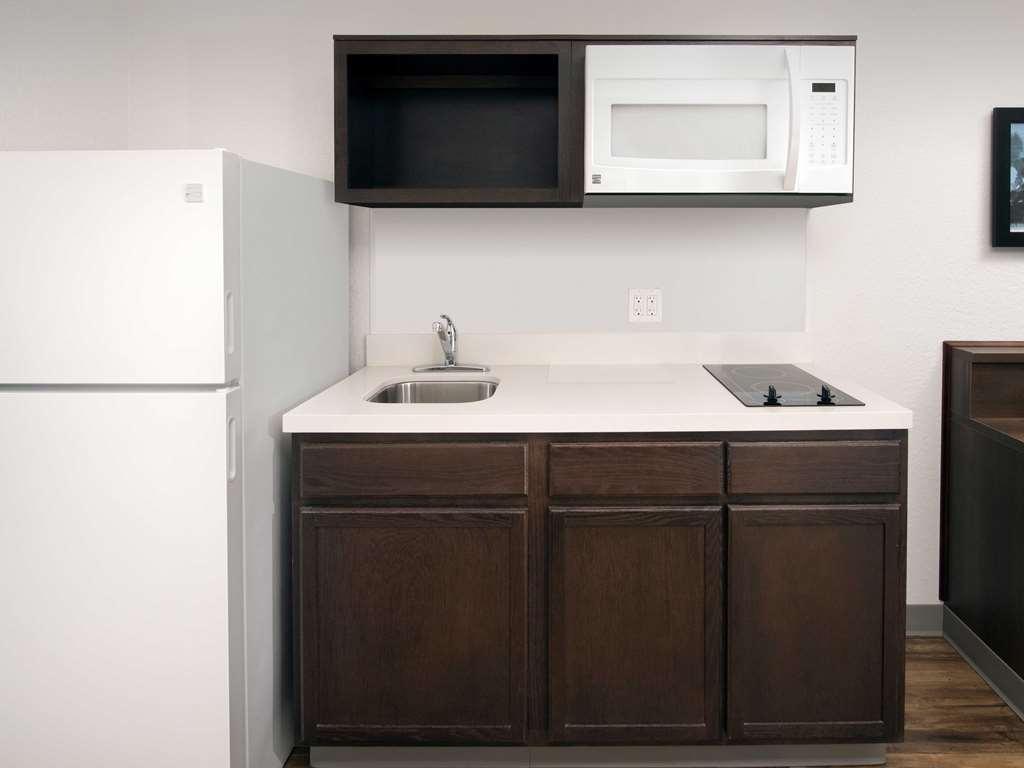 Extended Stay America Select Suites - Charlotte - Northlake 샬럿 객실 사진