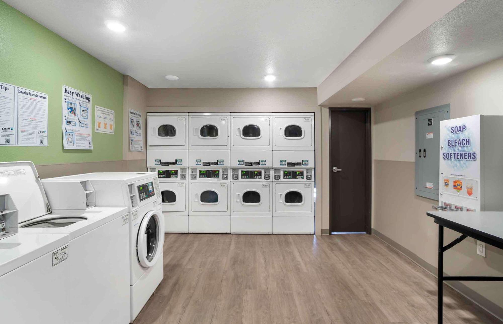 Extended Stay America Select Suites - Charlotte - Northlake 샬럿 외부 사진