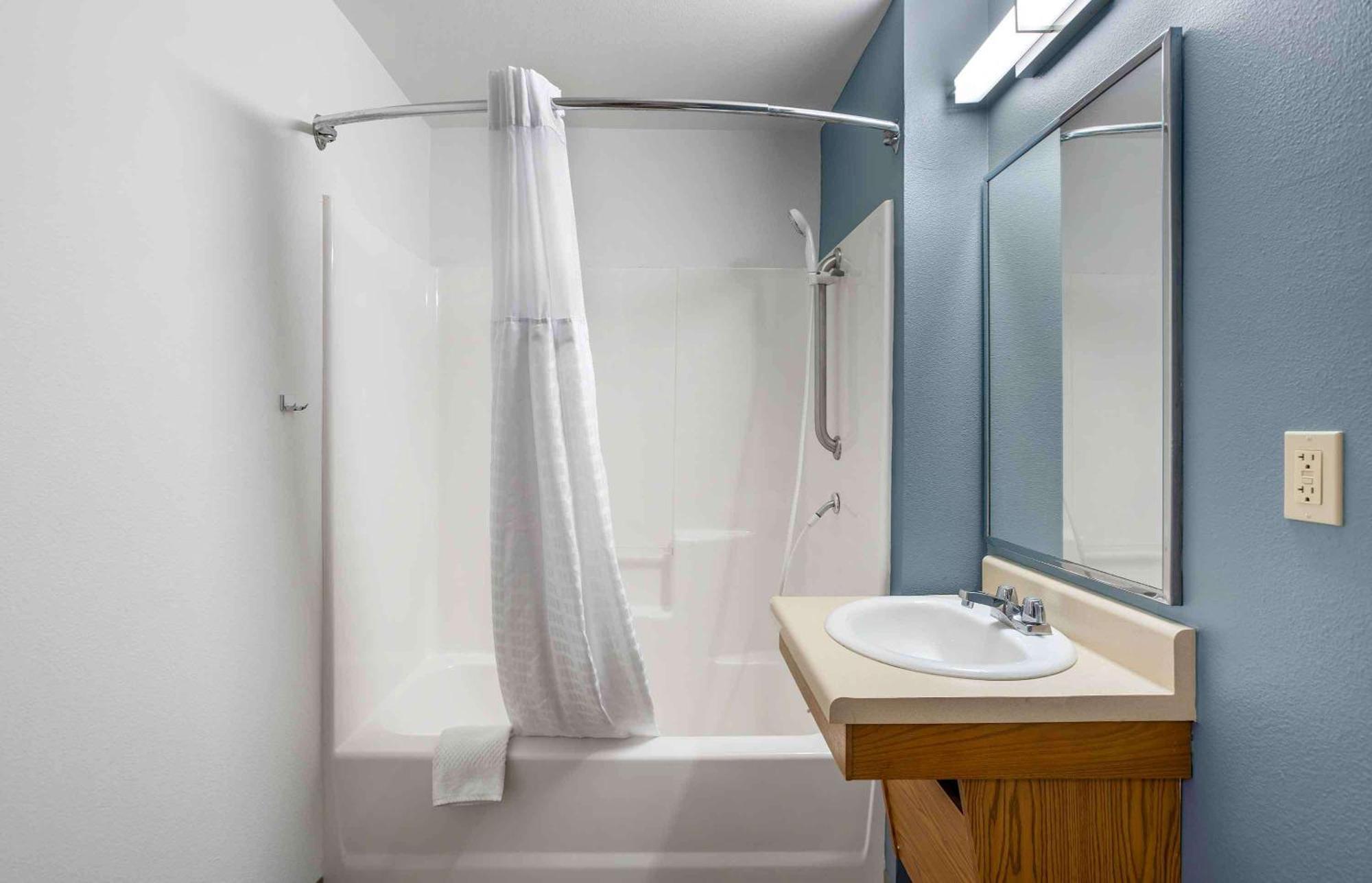 Extended Stay America Select Suites - Charlotte - Northlake 샬럿 외부 사진