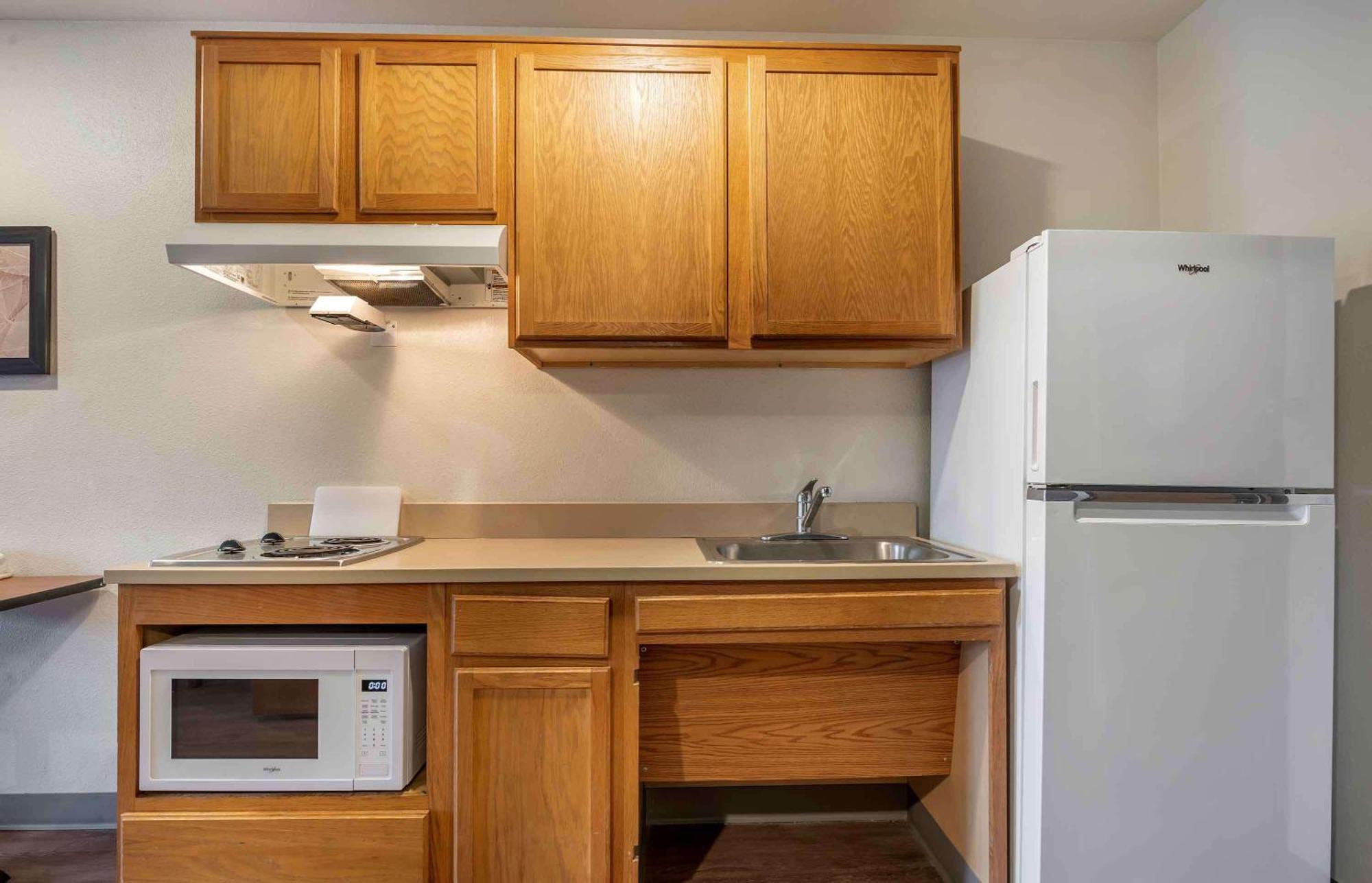 Extended Stay America Select Suites - Charlotte - Northlake 샬럿 외부 사진