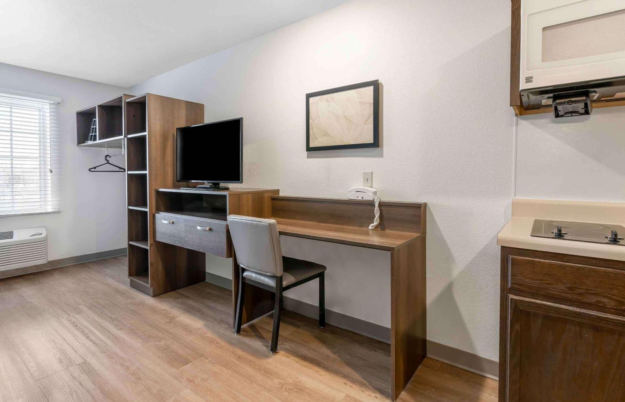Extended Stay America Select Suites - Charlotte - Northlake 샬럿 외부 사진