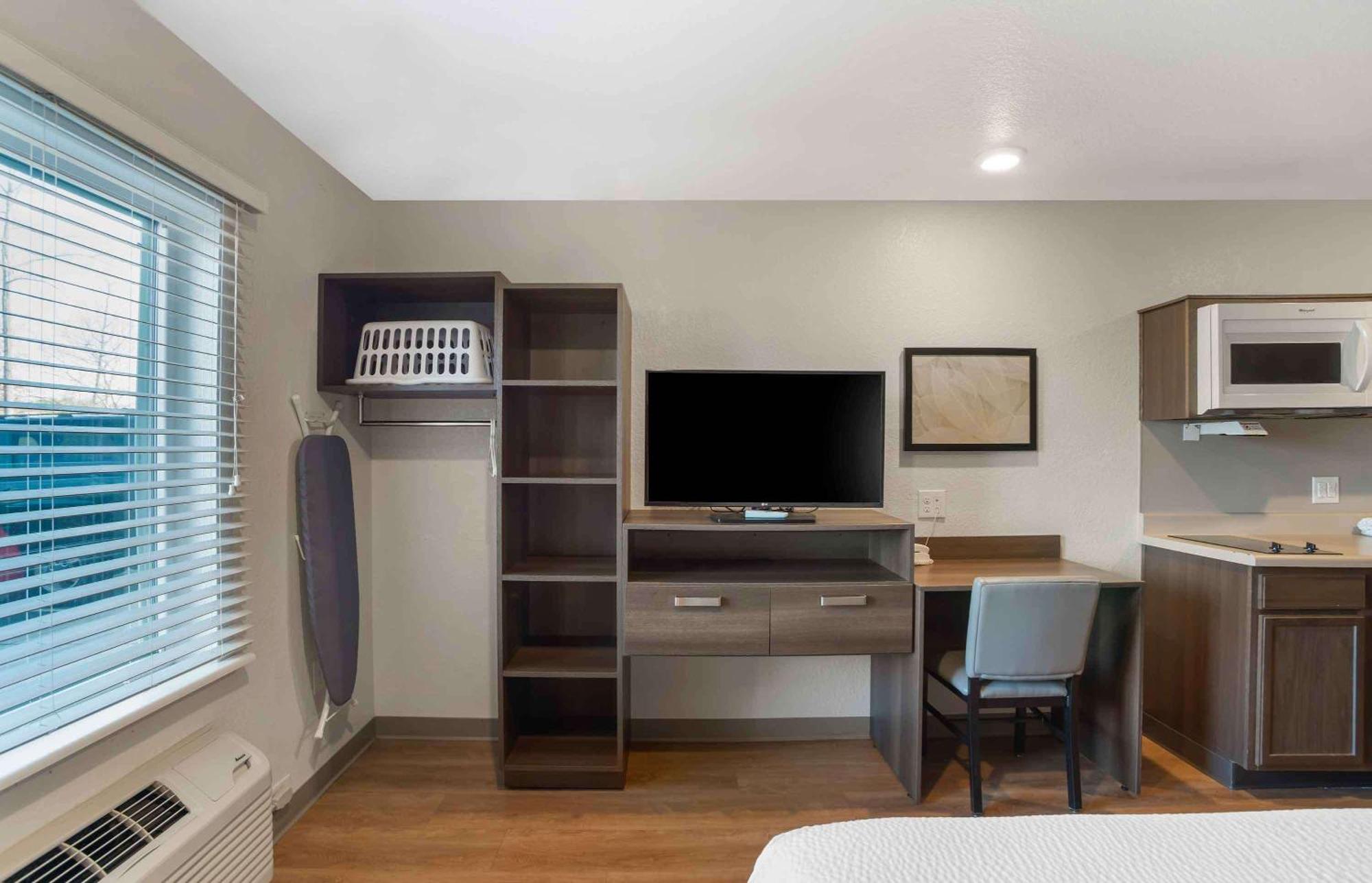 Extended Stay America Select Suites - Charlotte - Northlake 샬럿 외부 사진