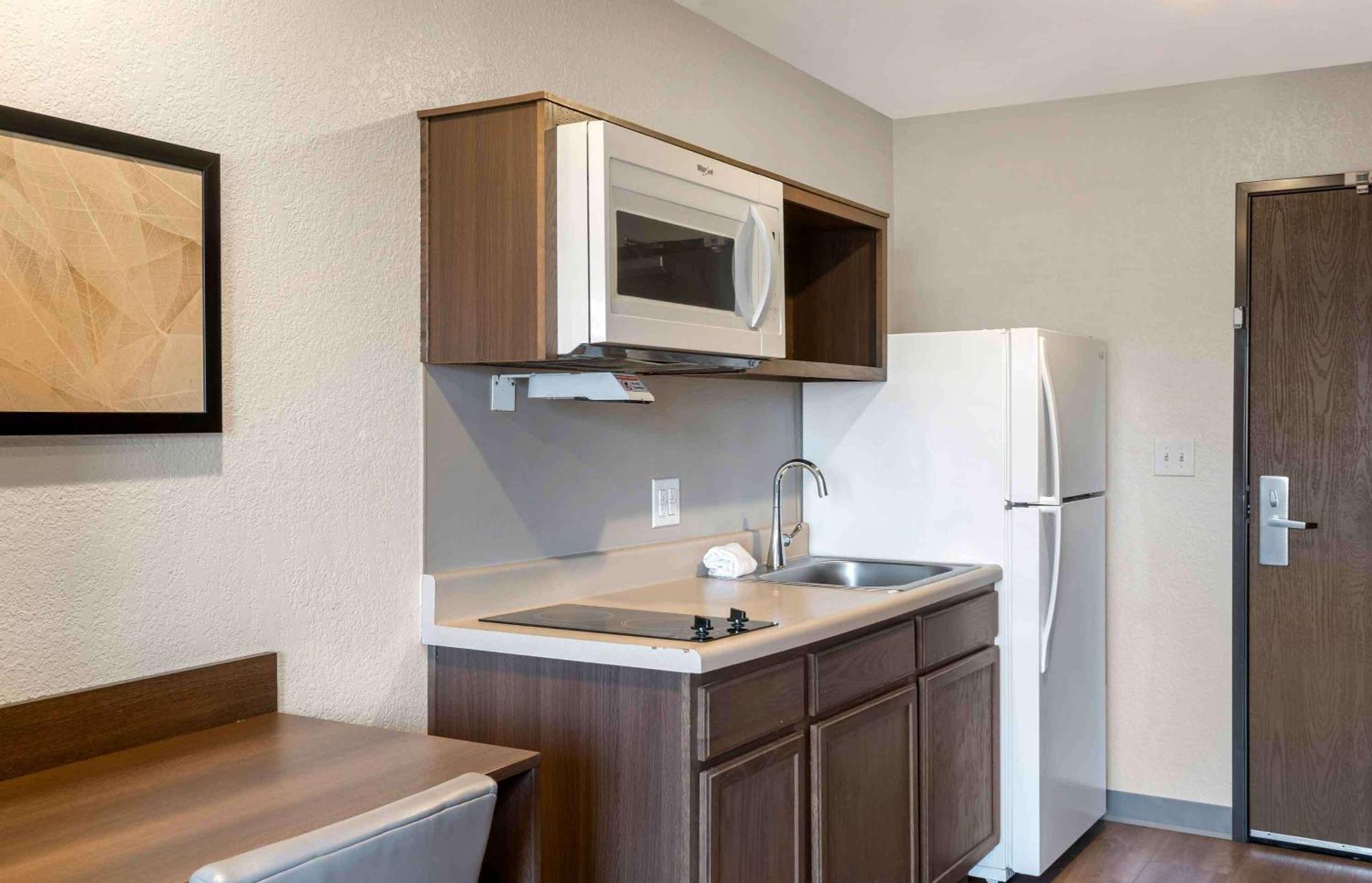 Extended Stay America Select Suites - Charlotte - Northlake 샬럿 외부 사진