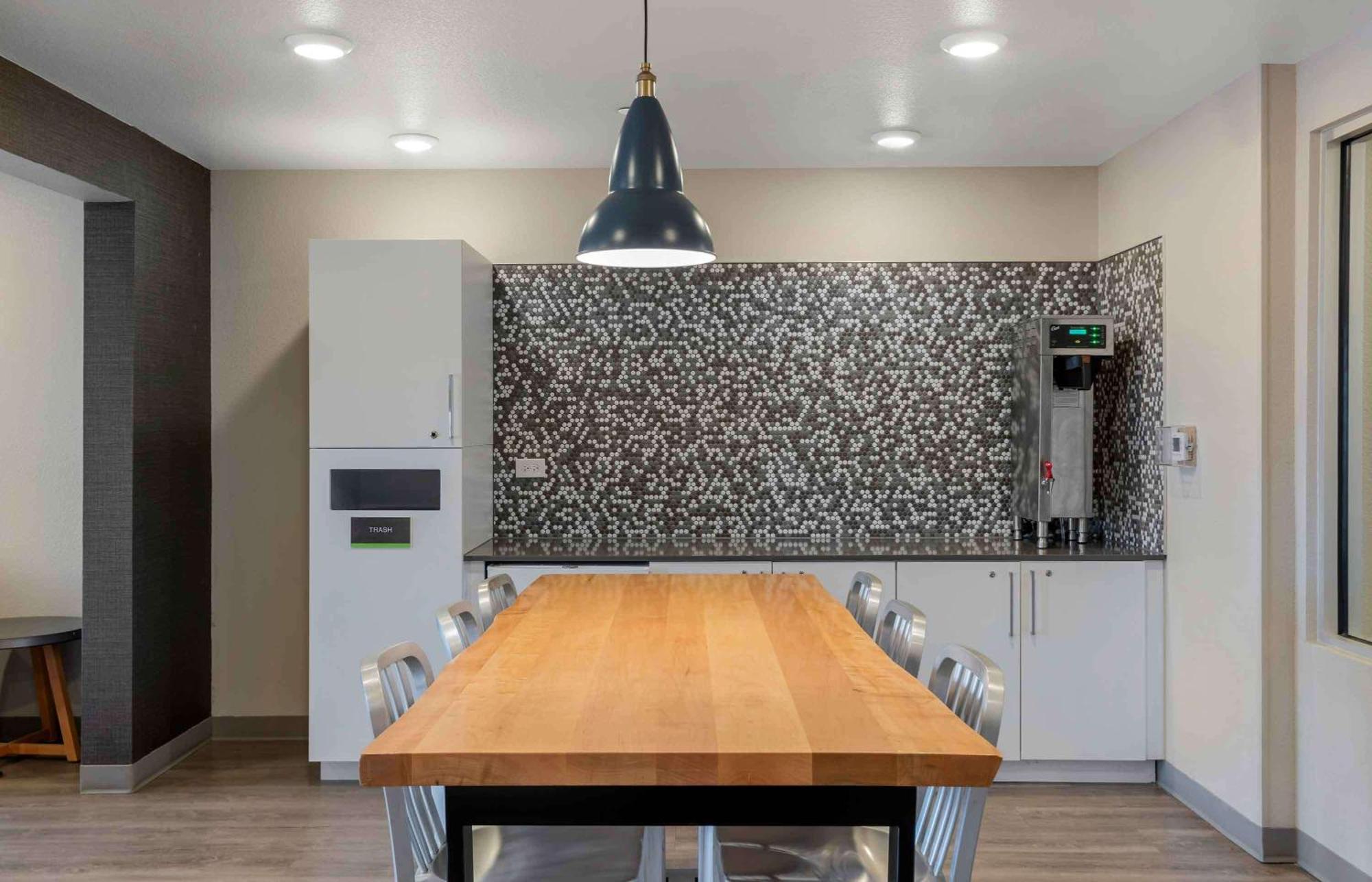 Extended Stay America Select Suites - Charlotte - Northlake 샬럿 외부 사진